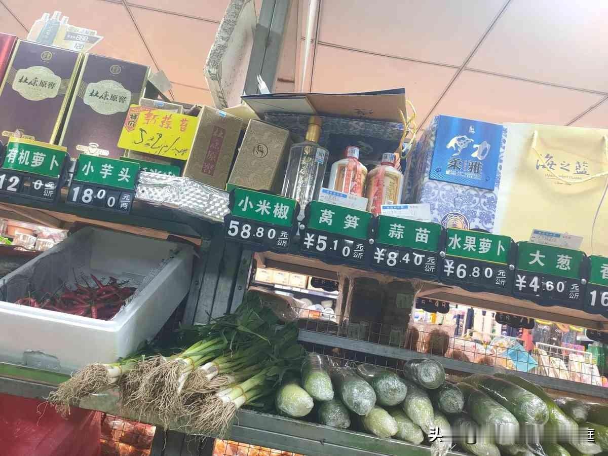 今天走进菜店，西红柿十二块三一公斤。这价签是拿我当冤大头呢？乌鲁木齐社区菜店