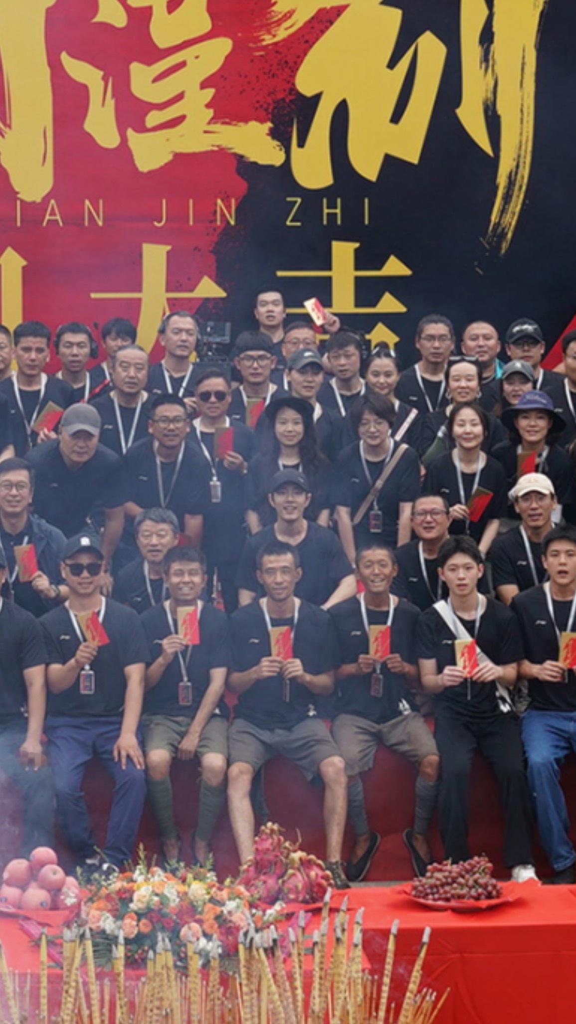 人群里好优越的一颗头