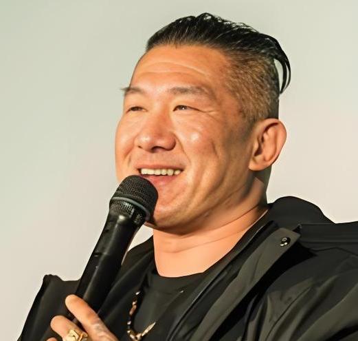 馆长抖音90万粉了！签名从逗趣到“两岸一家”第一晚的签名还在开玩笑，