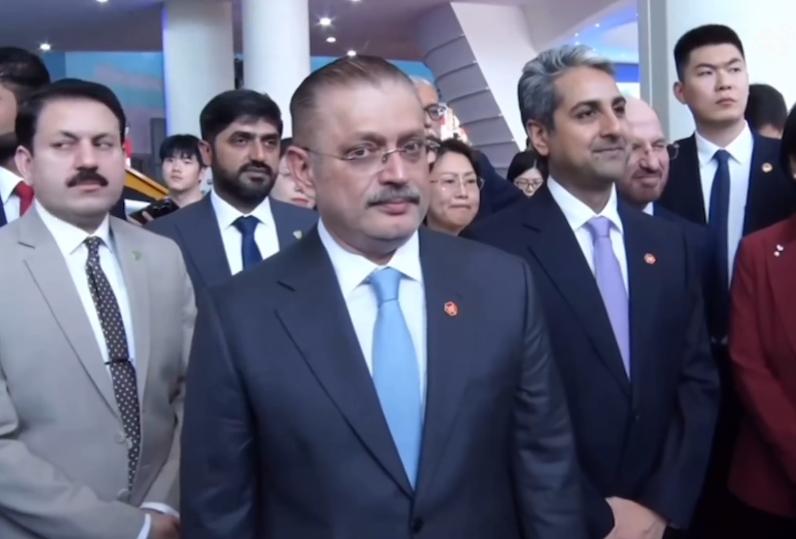 巴基斯坦总统抵达湖南长沙访问！4月26日，巴基斯坦总统来湖南长沙访问了，值得一