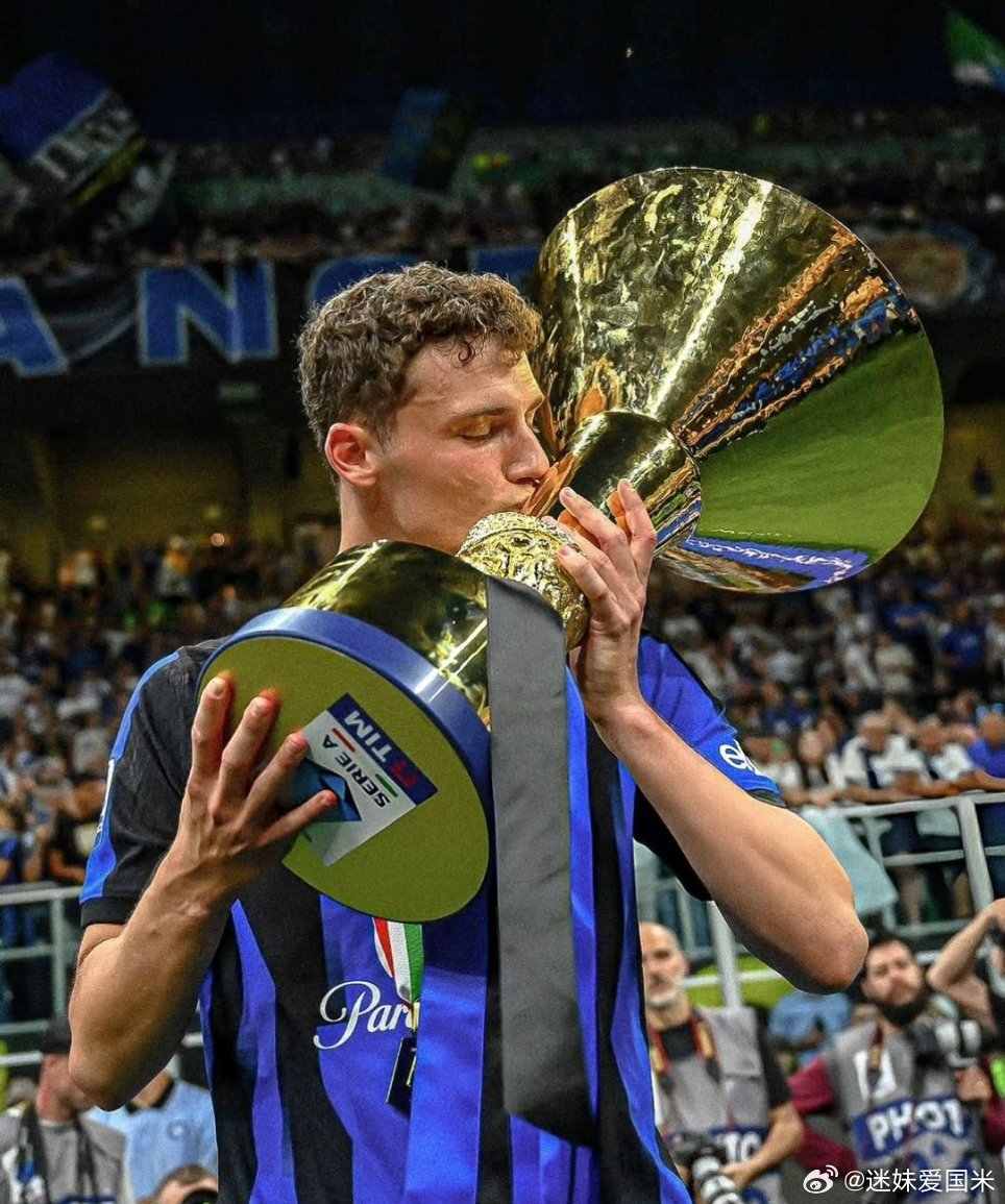 “我想要赢得意甲冠军，这样就能在国际米兰的球衣上再添一颗星。”这话是帕瓦尔说的，