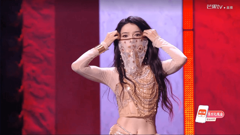 浪姐全场观众喊代斯这浪姐也太搞笑了，代斯跳舞好美，现场观众也在喊代斯的名字，结