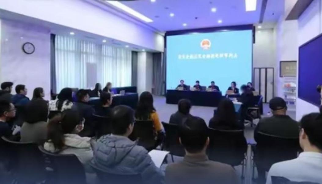 “玩不起别玩！”北京，一女子见外婆和母亲都得了癌症，以防万一，她为自己买了份重疾