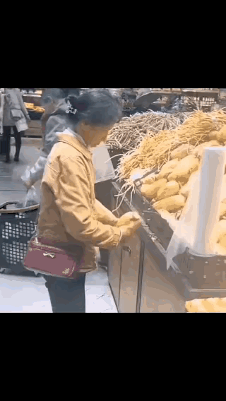 这大妈的意图太明显了，但是我觉得没有必要。