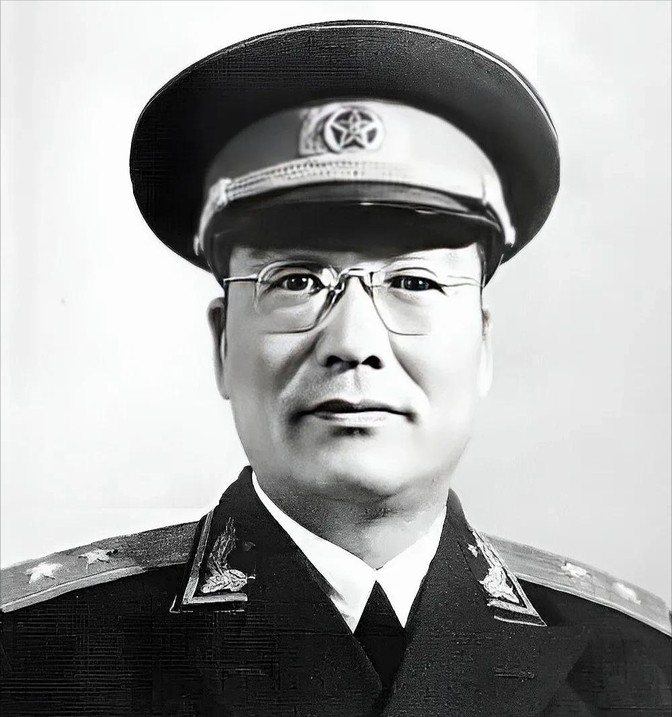 1955年授衔前，周总理找到时任兰州军区第一副司令员韩练成问道：“你要上将还是中