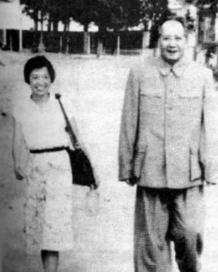 毛主席晚年，有一位护士长在他身边陪伴了21年，两个人相处的非常融洽，可以说不是父