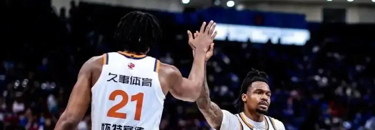 上海刚拿冠军就签NBA全明星拉塞尔，又花五六十万捡漏38岁麦基凑三外援。刚捧起冠军奖杯，转头就把失业