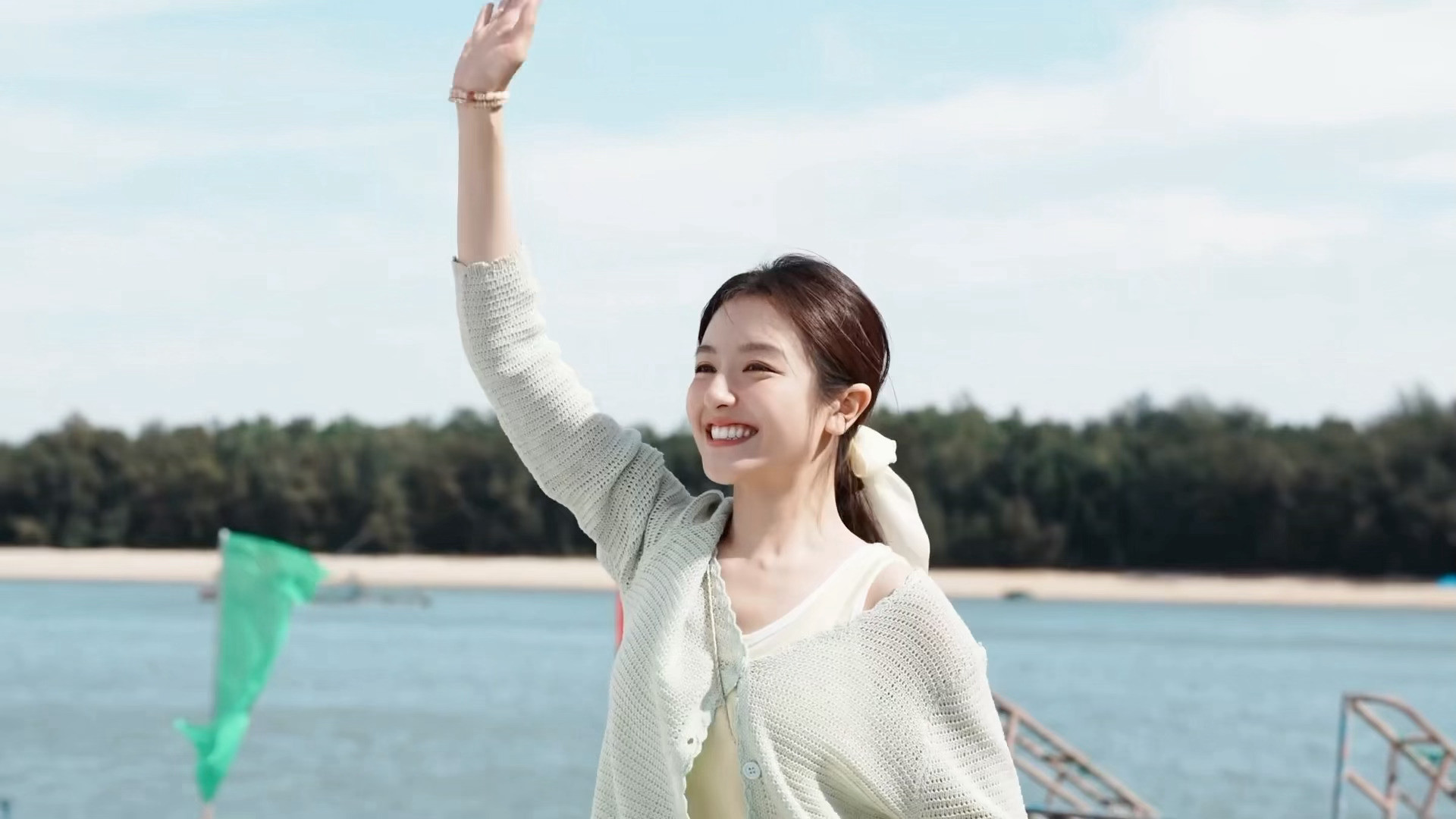 李兰迪李兰迪美得好舒服兰迪完全是海岛舒肤佳🥹和剧名一样舒服😌