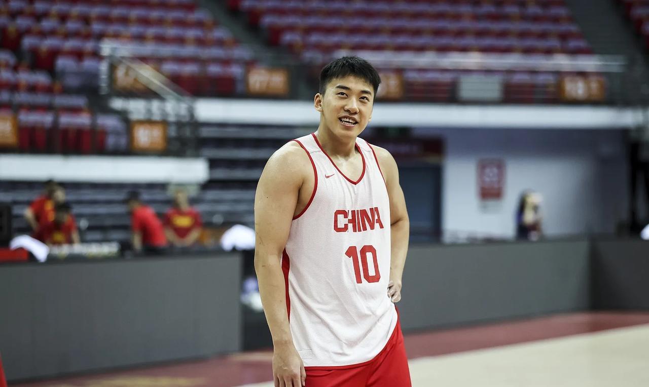 郭士强无法容忍王俊杰犯错，难怪中国球员打球会这么死板！年轻球员王俊杰在自己首次