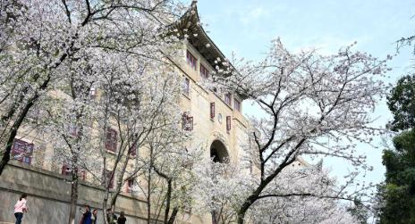 湖北考生多少分能上一本？近三年分数线对比，看完心里有底很多湖北家长和考生，天天