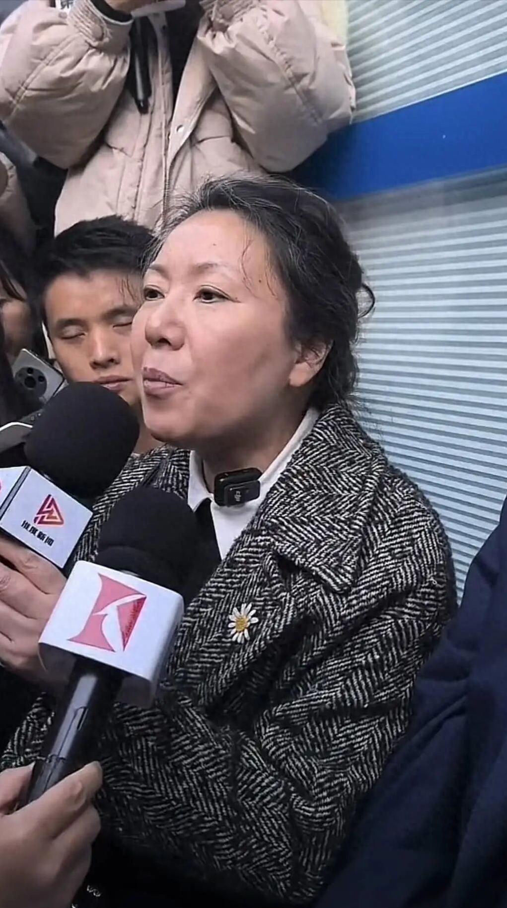 27岁成都女子家中被害，凶手沾了血跑回家后说，“我今天必须把她弄死，不是她死就是