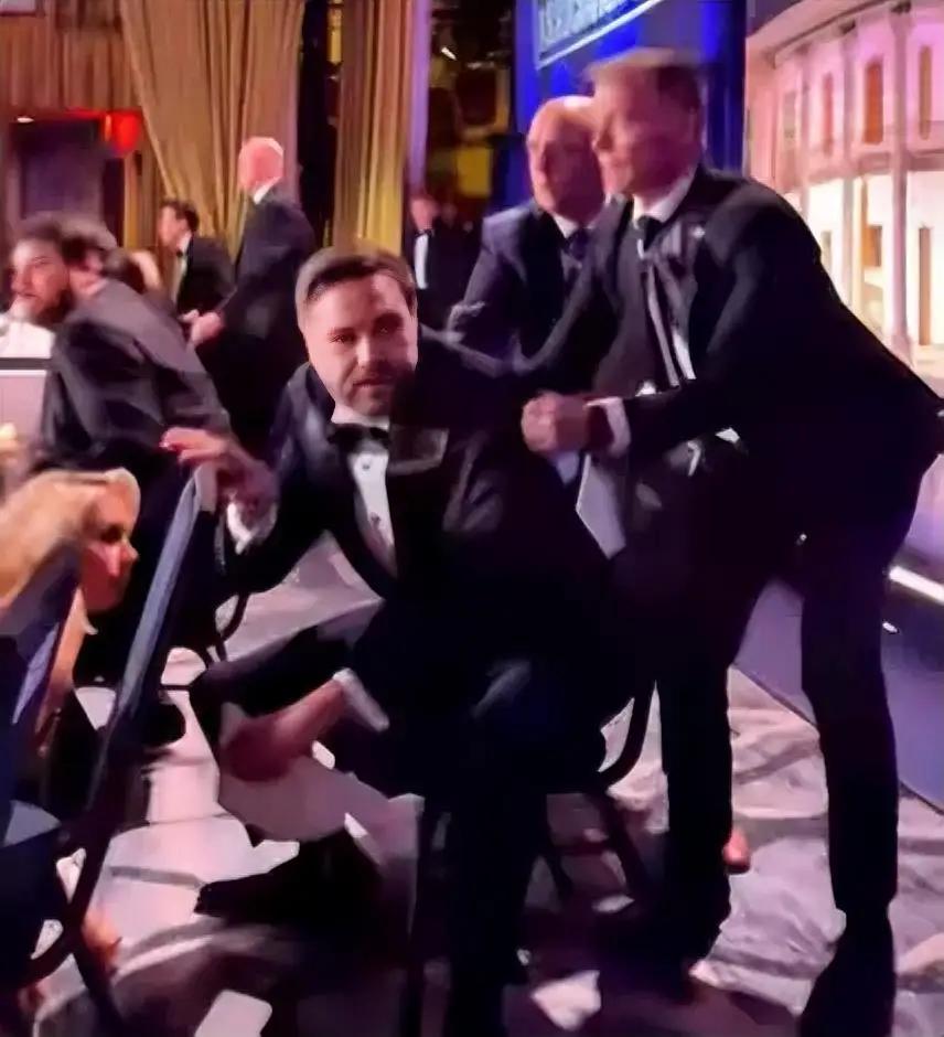 哈哈哈哈！来看白宫记者晚宴枪击发生时，各大佬的反应，副总统万斯第一时间撤