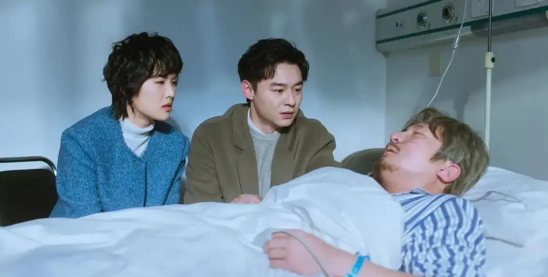 老舅临终画三折屏，姚安娜真把它量产！这剧看得我后背发凉。崔国民咽气前塞给外