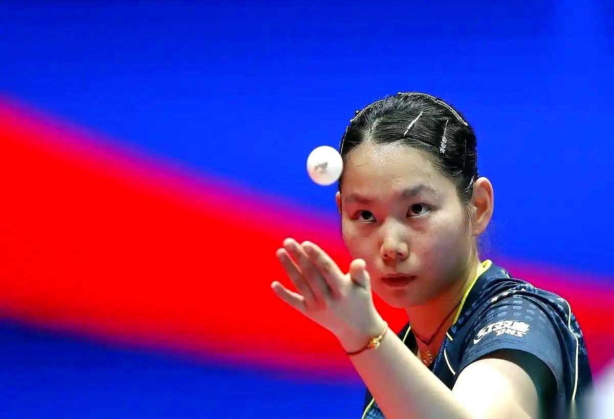 何卓佳这个人，怎么说呢，总感觉她身上有种“陪练的宿命感”。常年给孙颖莎当陪练，