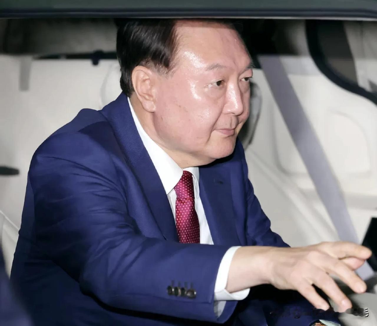 韩国前总统尹锡悦以健康为由未出席第10次公审，被认为是对二次羁押的反抗，律师也质
