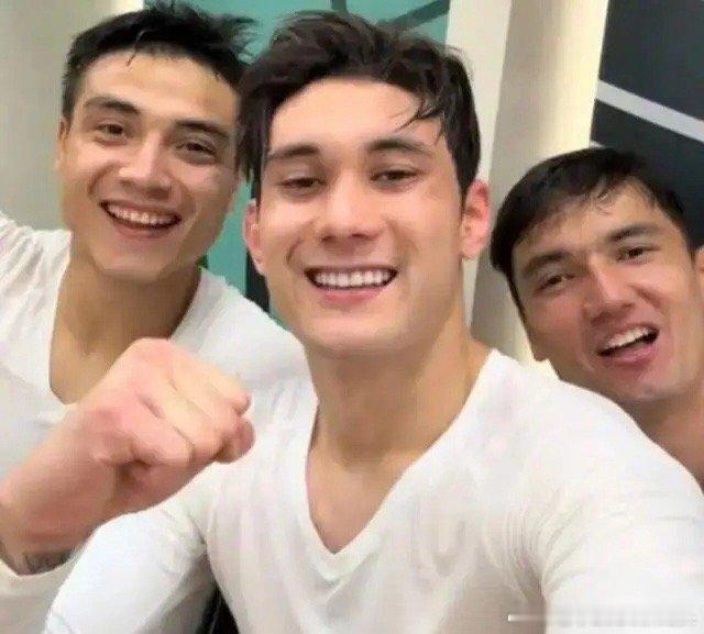 拜合拉木去了成都蓉城，成都蓉城坐拥3大国足主力：韦世豪、胡荷韬和拜合拉木！新赛季