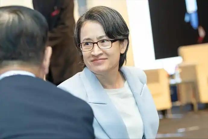 “吓死了！”萧美琴15日清晨乘华航客机返台，全程恰似惊弓之鸟！为了避开飞越大陆上