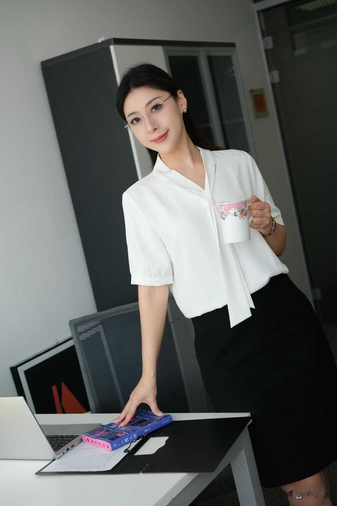 都市新年杯，装下整年好运气✨都市节奏太快总需要一份体面的礼物提醒自己生活值