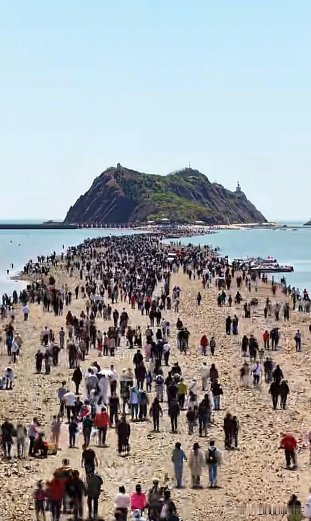 五一第一天，锦州果然又火了，继续往年的人山人海啊，热门景点，锦州笔架山风景区、辽