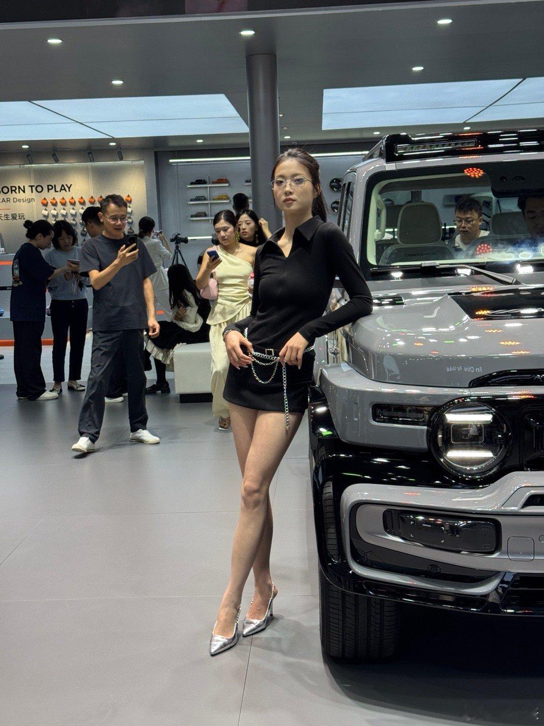 在车展就得找大哥学摄影，是吧[滑稽笑]​​​