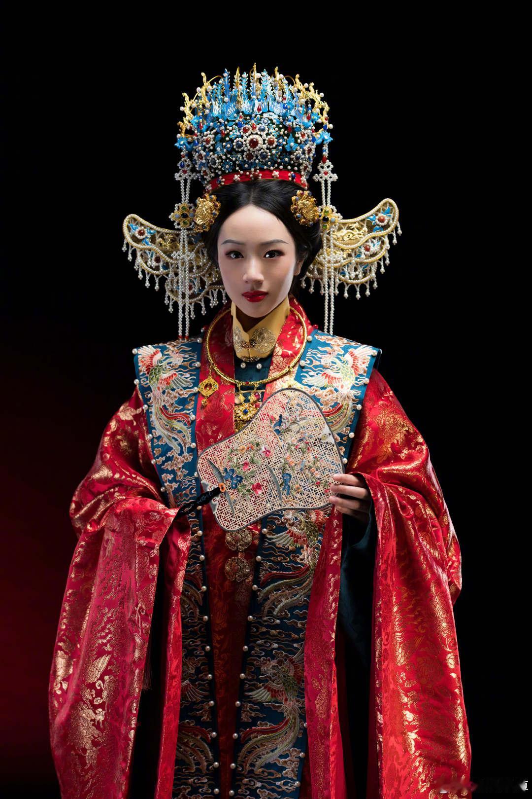 吴尊说自己是NeiNei永远的保镖吴尊回应是NeiNei永远的保镖吴尊单膝跪地拿