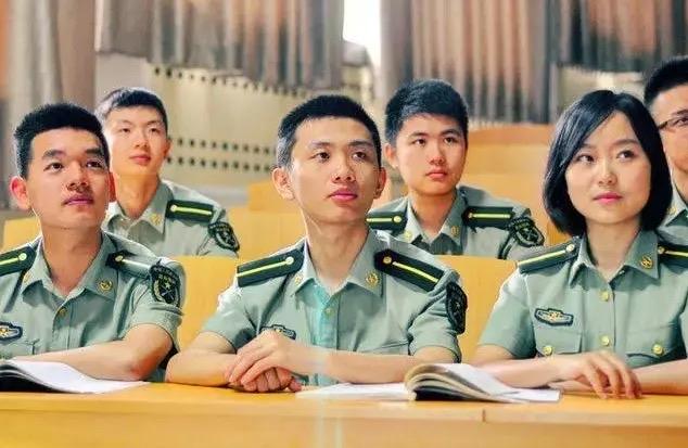 邻居张阿姨一儿一女，儿子高中报考了军校，从收到录取通知书开始，学费，路费，平时吃