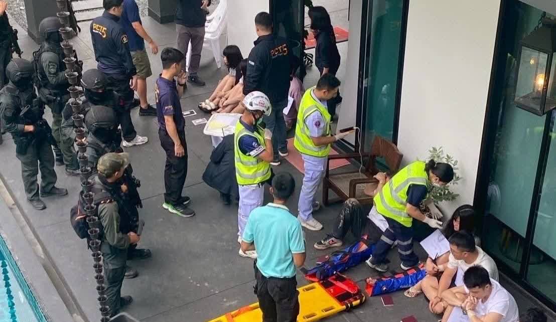 泰国警方突袭清迈府一栋价值超过4000万泰铢的豪宅，逮捕了18名中国籍电诈分子。