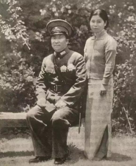 1947年，特务们将杨虎城的夫人谢葆真牢牢捆住，脱下她的裤子后，用针头扎进她的大