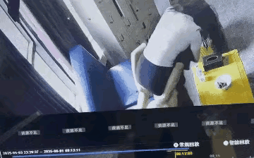 这小两口是真把自己吓破胆了吧！玩个激情游戏，兴奋过头就没了分寸——女子