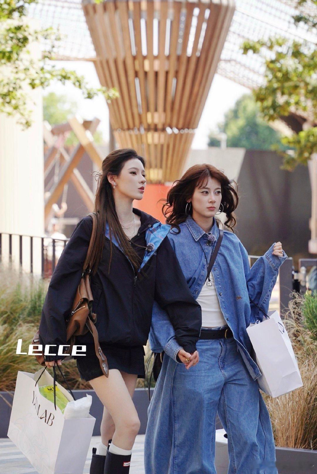 张予曦赵昭仪好明媚女孩子之间舒服的友谊太动人，谈笑之间，浑身都是明媚的生命力。