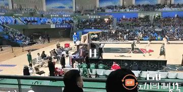 承认错误！昨晚CBA常规赛同曦男篮不敌福建男篮的比赛中，同曦两大主力郭昊文和赵柏