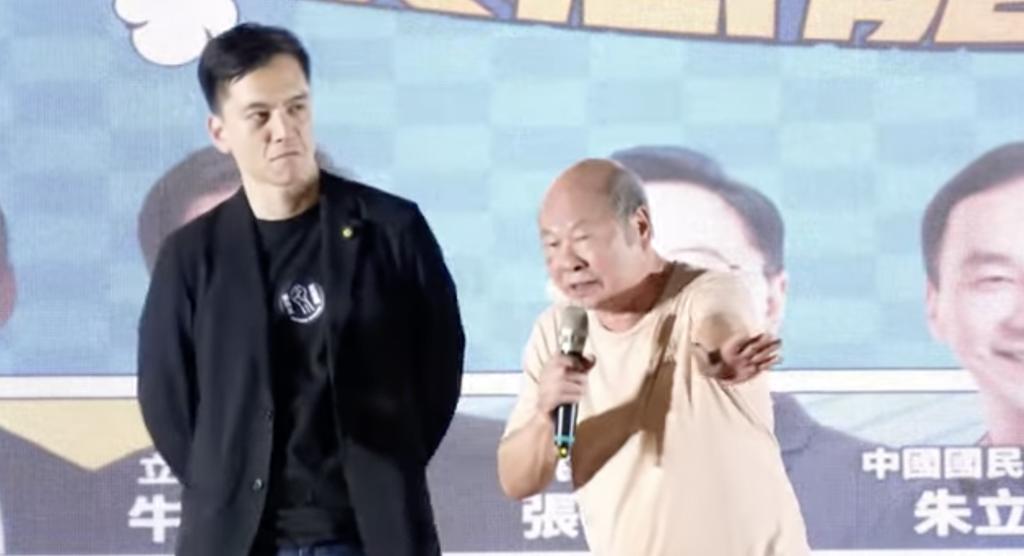 民进党创党元老许国泰7日晚间现身桃园，为国民党蓝委牛煦庭反罢免造势活动站台助讲。