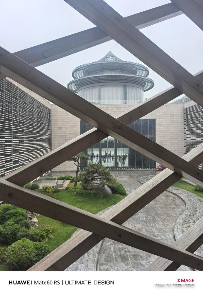 与济南一省属高校有点业务，上周去学校和二级学院院长见了面，同为82年生人，人家已