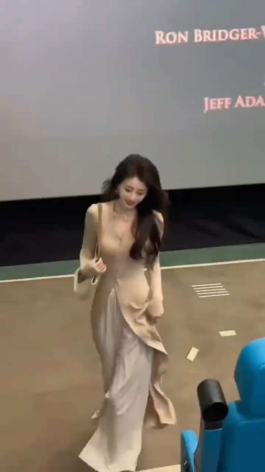 学校偶遇学姐 是你喜欢的类型吗？