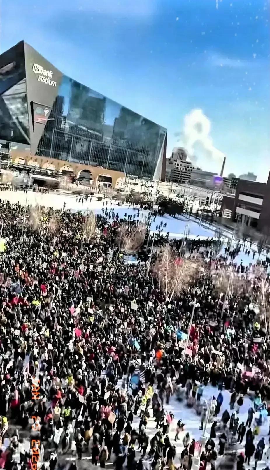 见识了美国穷富社区的割裂，真的刷新认知，彻底打破了对城市居住的固有印象。国内哪怕