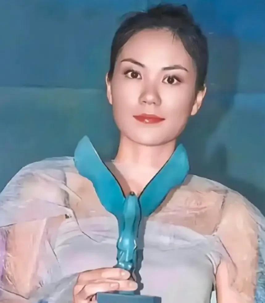 喜欢王菲的人，大部分都是喜欢她美丽的灵魂的，并不是所谓的颜值、才华。颜值和才华，