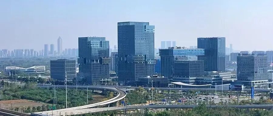 一个中部普通地级市, 凭什么敢争“万亿”?