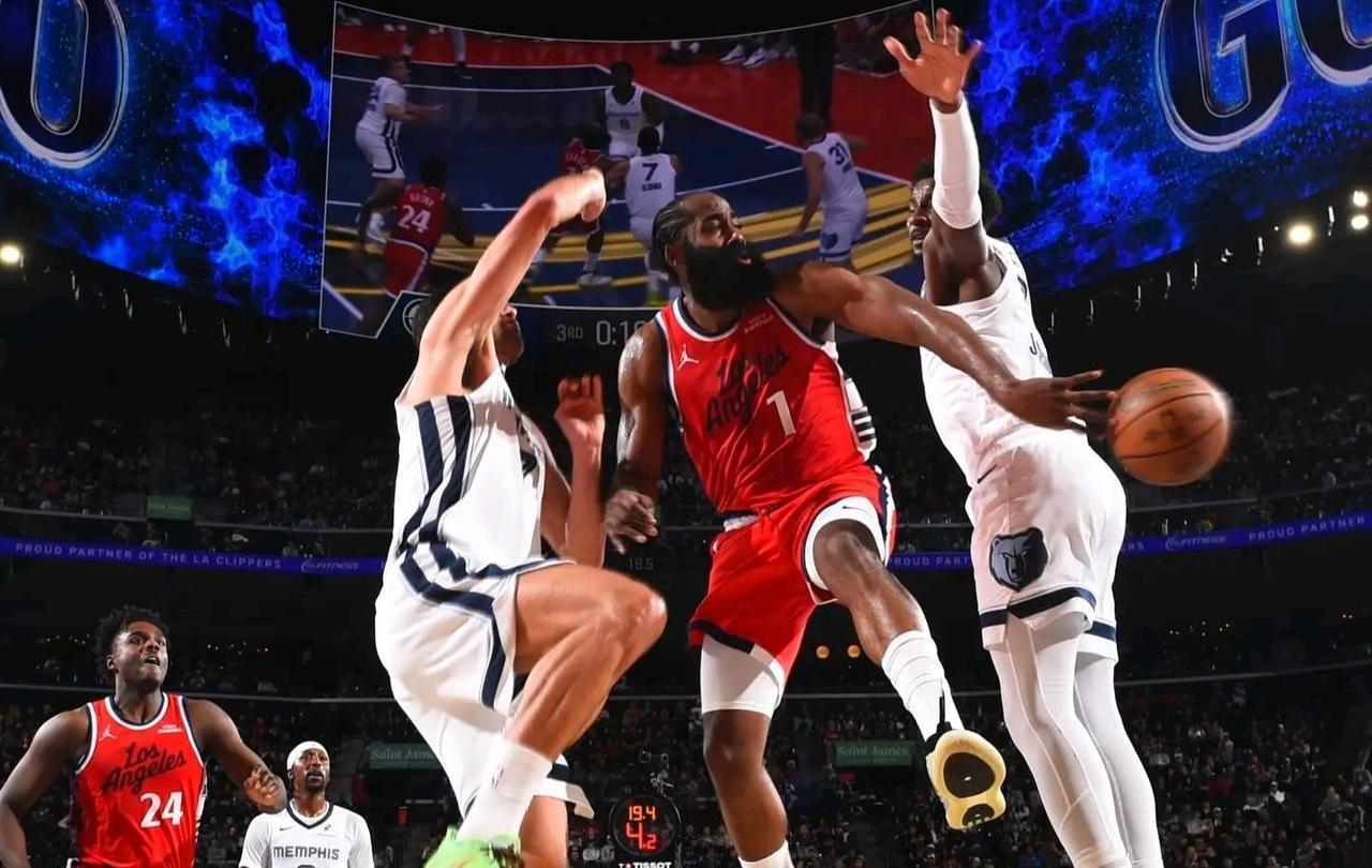 有没有发现没有祖巴茨之后邓恩的三分命中率显著提高了，也有回暖为什么？因为不用