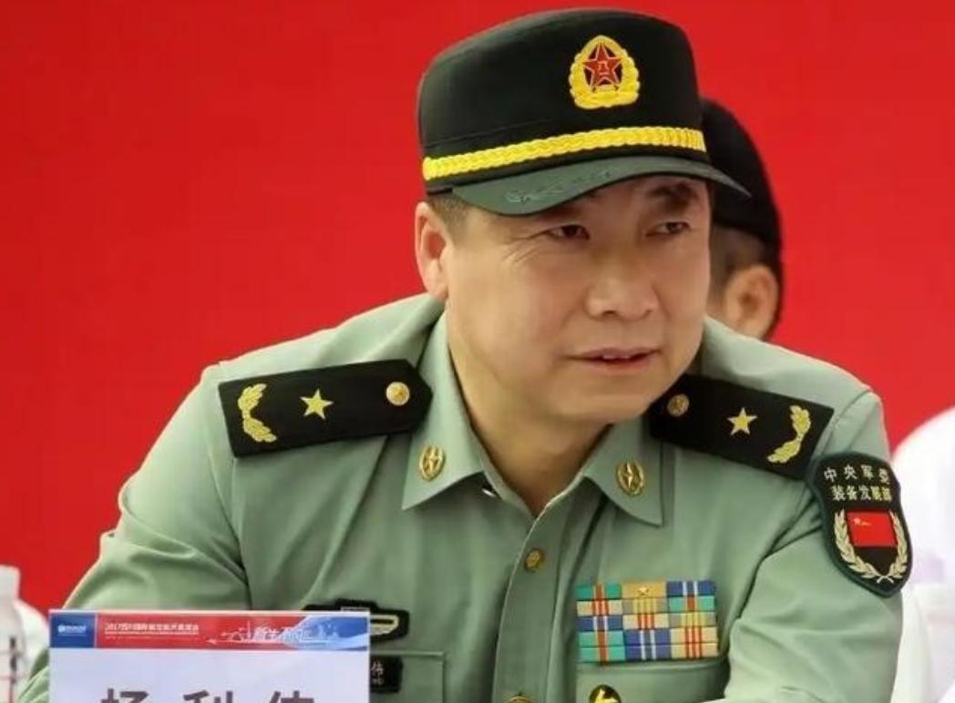 杨利伟自2008年7月晋升为少将以后，一转眼十多年过去了，他的军衔仍然是少将，还