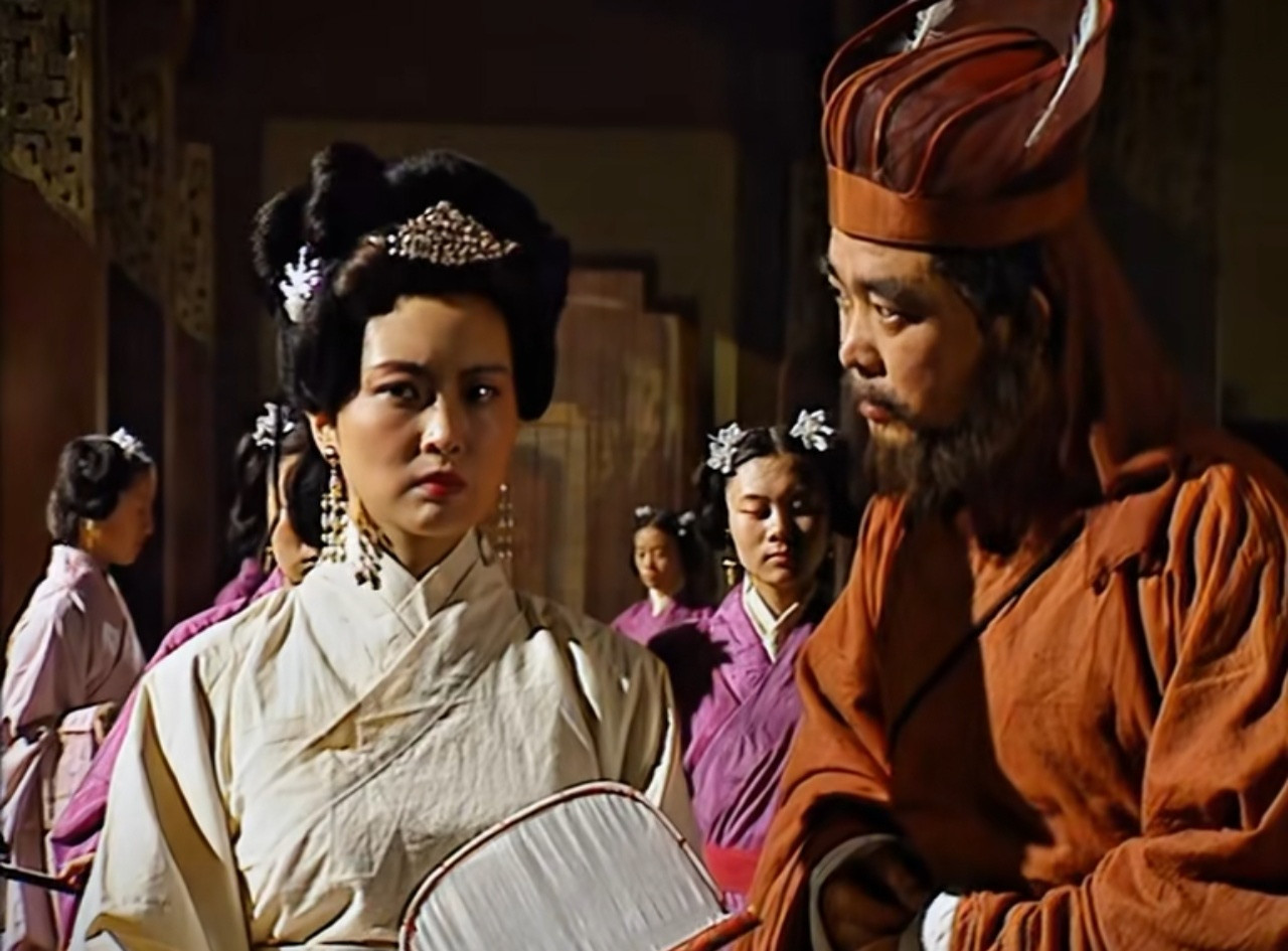 何进和袁绍要杀十常侍何太后为啥不允？