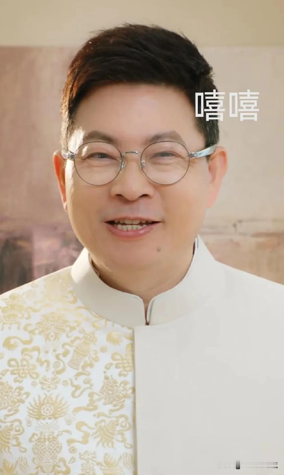 我最佩服余承东了，不是因为他当上了华为的董事长，也不是因为他技术好，而是