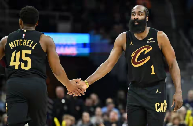 咱不输，尼克斯就得拼命赢球！！活塞克制尼克斯，尼克斯克制凯尔特人。所以尼