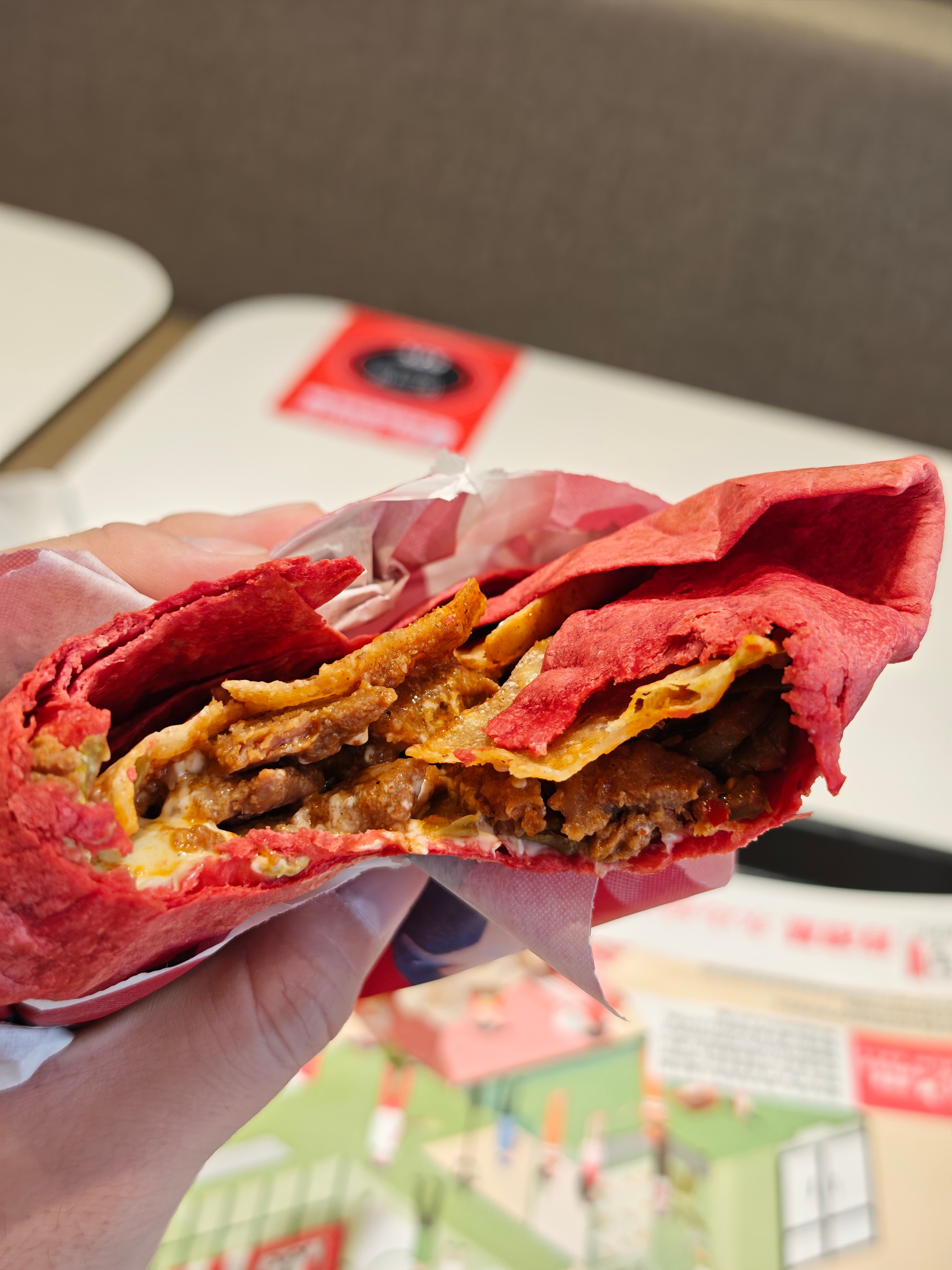 来肯德基吃个嫩牛五方好久没来吃肯德基了，经常去旁边那家麦当劳。这次来的感受是装修