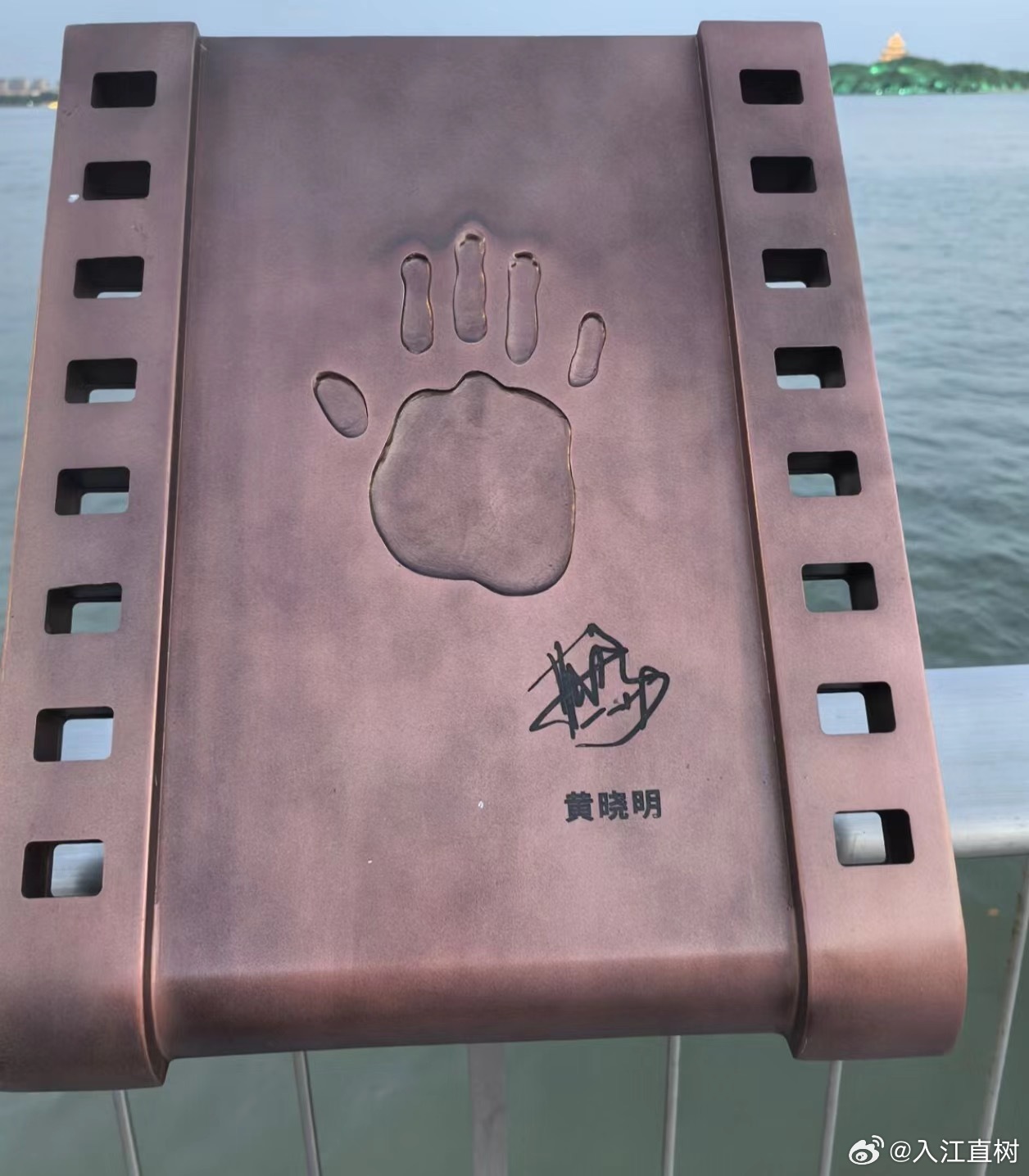对不起，黄晓明，不该笑你。。但段奕宏的手是真好看😂[捂脸哭]​​​