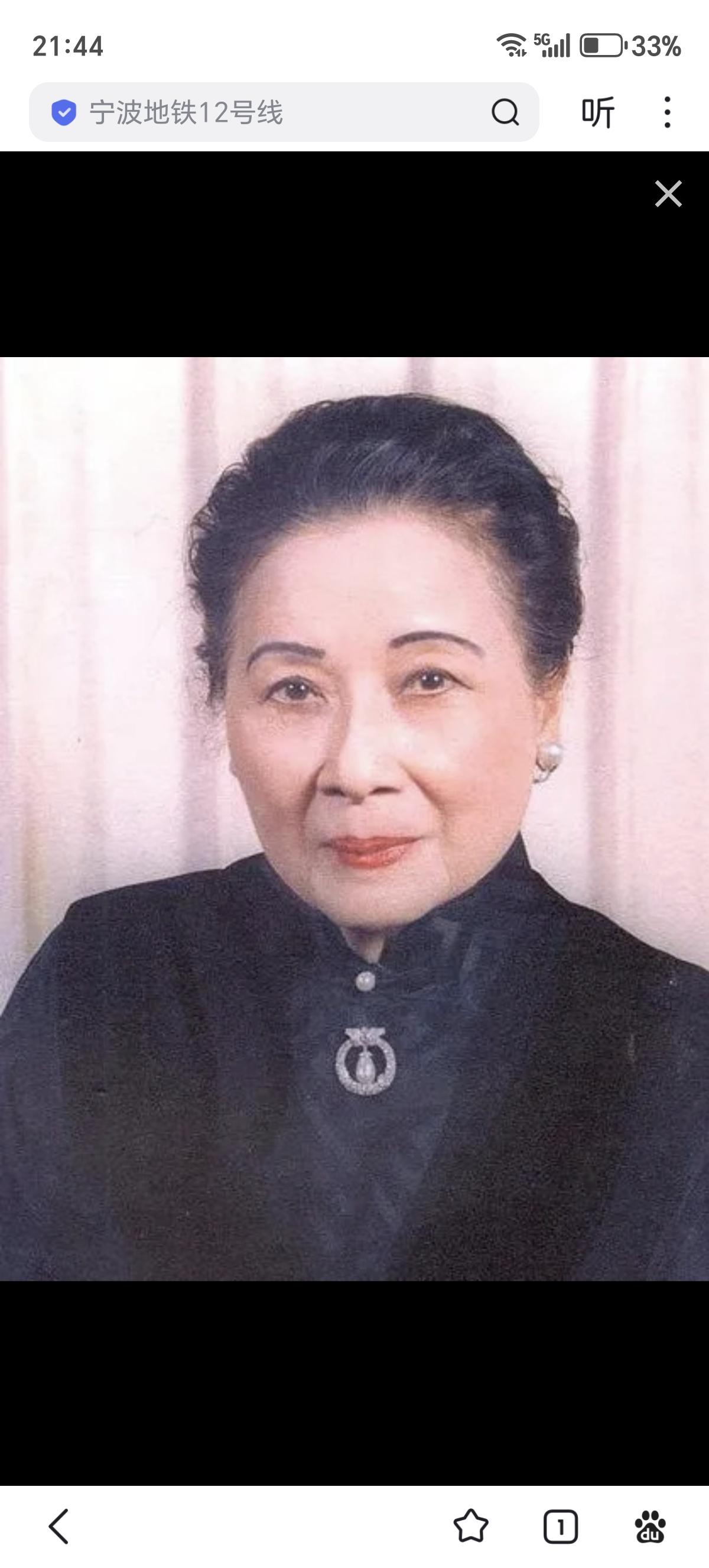 宋美龄强制要求手下“服美役”。60年代在台湾迷你裙风靡时，士林官邸一名新护士