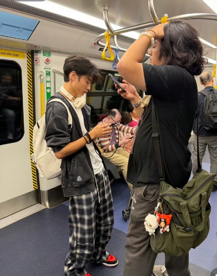 看着长大的两个小孩啊，都是少年了！[哆啦A夢吃驚