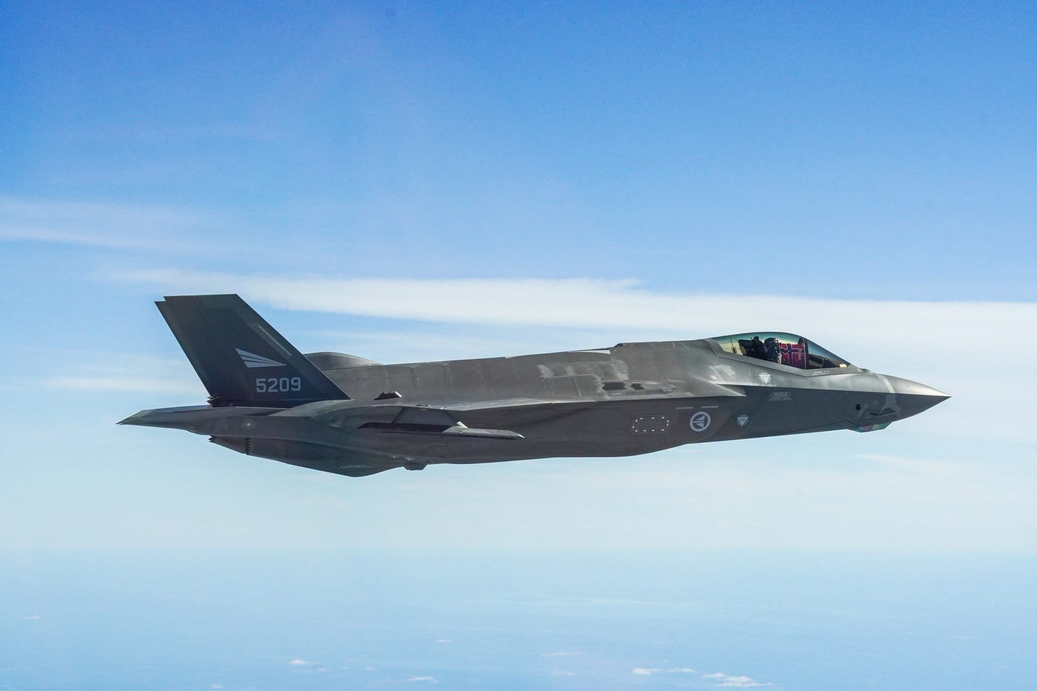 今日肥电挪威空军（RNoAF）F35A空对空摄影Photocredit:L