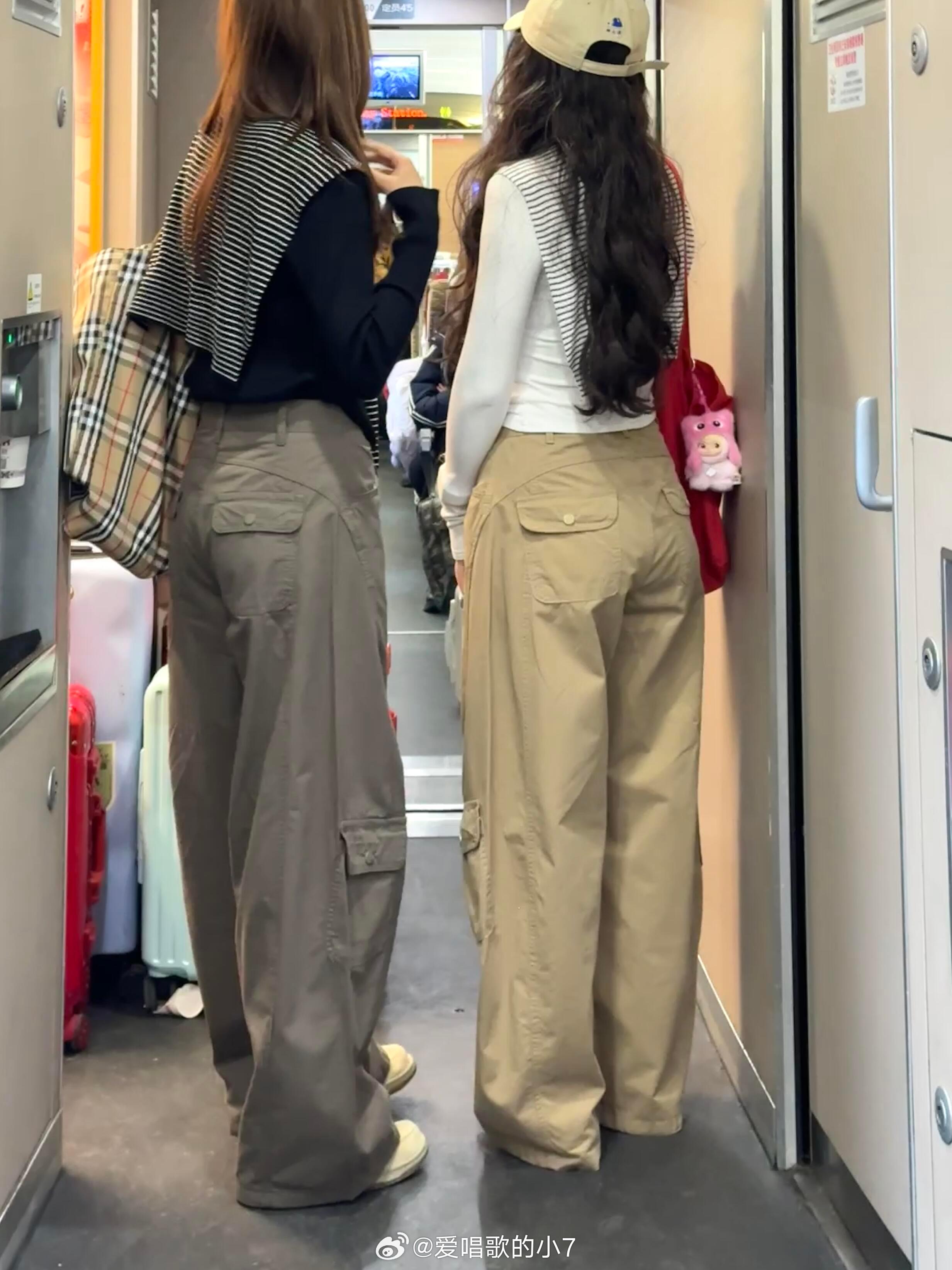 Vocal版型封神！一抬头被震惊了！这两位小姐姐穿的工装裤也太绝了吧，显得整个人