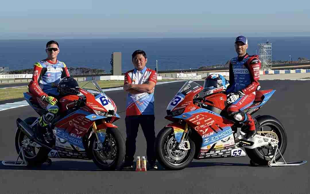 张雪车队这波操作，简直把“逆袭”俩字焊死在了世界机车赛的顶棚上！谁能想到，