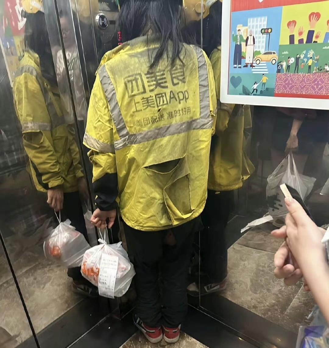不是单王都对不起这身衣服！美团赶紧给优秀员工奖励一套新衣服吧